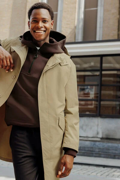 Parka longue boutonn&eacute;e &agrave; capuche