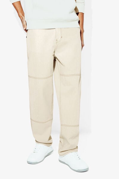 Jean loose &agrave; d&eacute;coupes